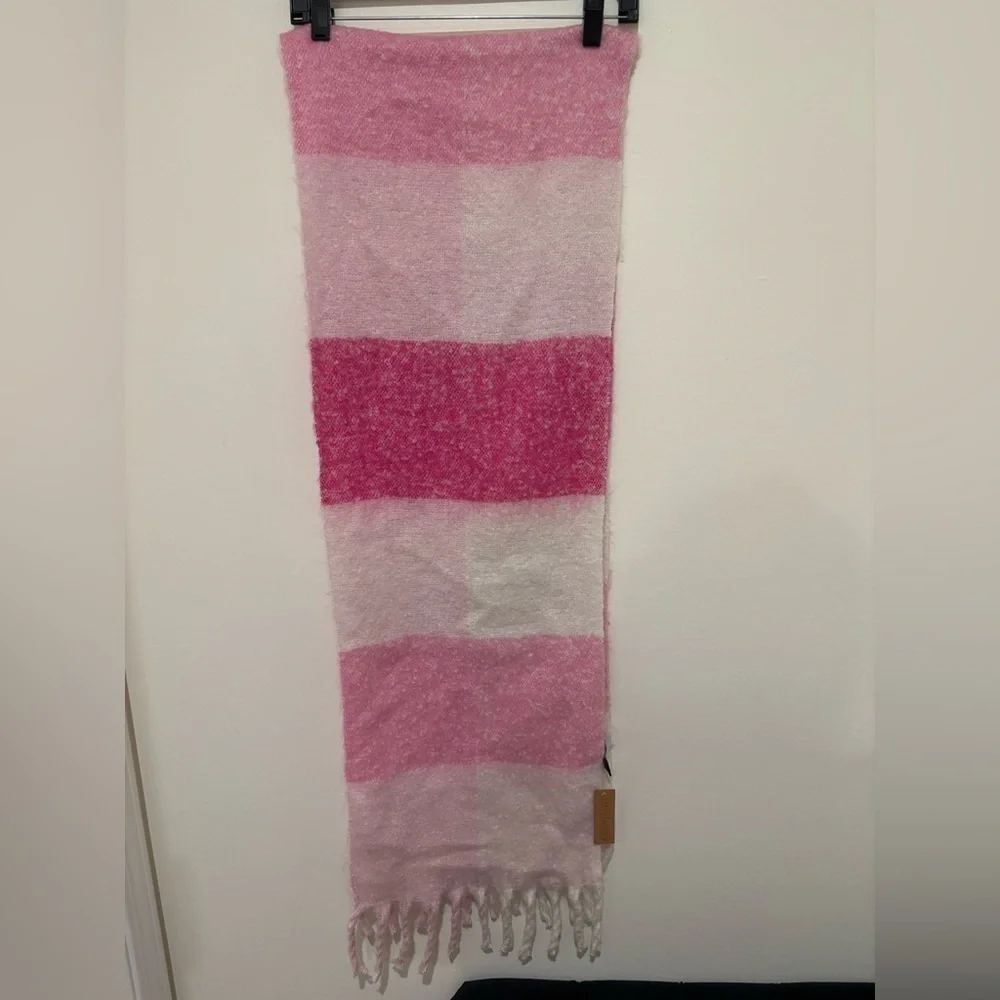 Steve Madden Pink and Cream Scarf Brand New